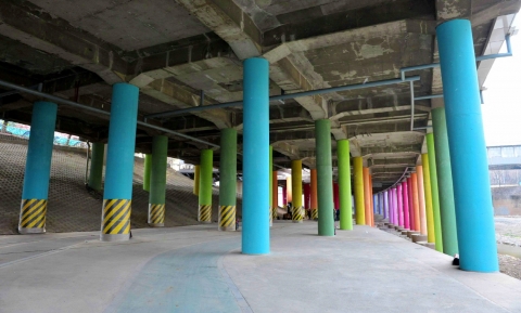 삼성전자는 컬러리스트 장 필립 랑클로와 함께 '갤럭시SⅡ HD'의 생생한 색감을 보여주는 'HD 슈퍼아몰레드 컬러 프로젝트'를 진행해, 동작대교