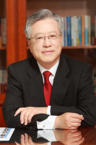 이석채 현 KT 회장