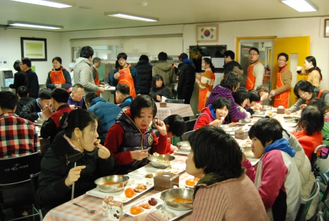 천안죽전원 배식활동 모습