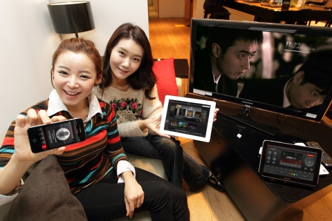 KT는 자사 IPTV서비스인 올레 TV를 스마트폰, 패드 등 모바일 단말로 작동할 수 있는 ‘올레 TV 가이드’ 애플리케이션을 출시했다고 21일 밝혔다.