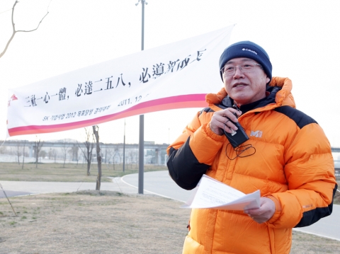 SK텔레콤 박인식 기업사업부문장이 23일 SK 통신 3社 기업 사업부문 임원 및 팀장 전원(총 66명)이 참석한 '12년 목표다짐 결의대회’에 참석해 내년 B2B 매출 목