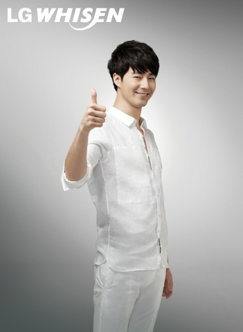 LG전자 휘센 에어컨의 새 모델 배우 조인성씨