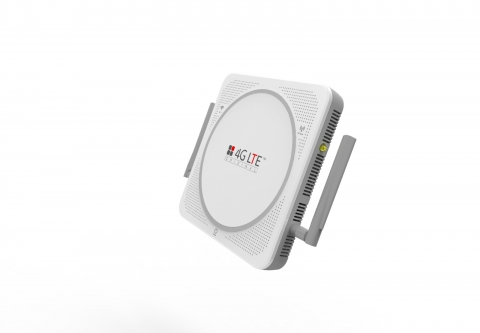 SK텔레콤은 LTE와 Wi-Fi 서비스를 하나의 장비에서 제공하는 ‘Wi-Fi 통합형 LTE 펨토셀’을 세계 최초로 개발완료했다고 밝혔다.