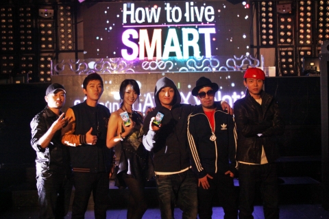 삼성전자 '하우 투 리브 스마트 레슨'의 최신편에 참여한 힙합 뮤지션 '스나이퍼 사운드'