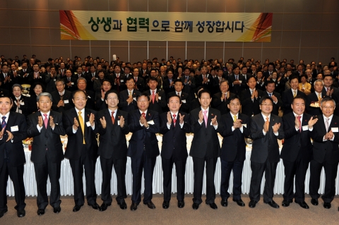 강운태 시장은 3일 김대중컨벤션센터에서 광주상공회의소가 개최한 2012년 신년인사회에 참석했다.