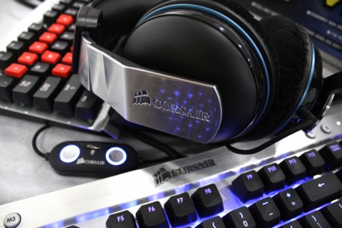 벤젼스 헤드셋1500 제품과 곧 출시될 벤젼스 게이밍 키보드 K60, K90