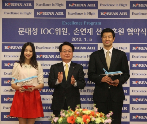 대한항공은 1월 5일 오전 서울 공항동 본사에서 지창훈 총괄사장, 문대성 IOC선수위원, 손연재 선수 등이 참석한 가운데 ‘엑설런스 프로그램’ 후원 협약식을 가졌다. 후원 협약식 
