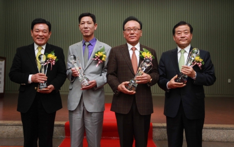 13일 열린 제4회 동명대상 시상식 장면3. 왼쪽부터 박순호, 문태식, 박수관, 노기태 수상자.