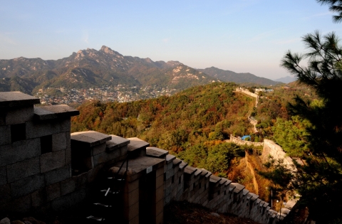 백악산 정상에서 본 북한산과 곡성