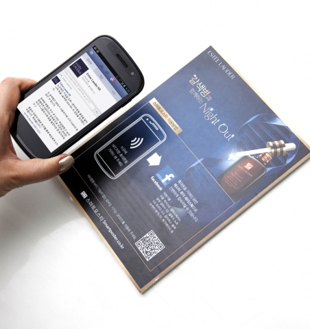 NFC 스마트 포스터 태깅 후 브랜드 페이스북 페이지로 연동 된 모습
