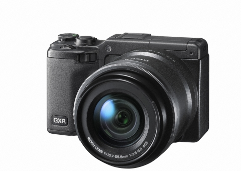 GXR 카메라 유닛 RICOH LENS A16 24-85mm는 기존의 GXR바디에 장착할 수 있는 24-85mm의 3.5배 줌 렌즈 유닛이다.