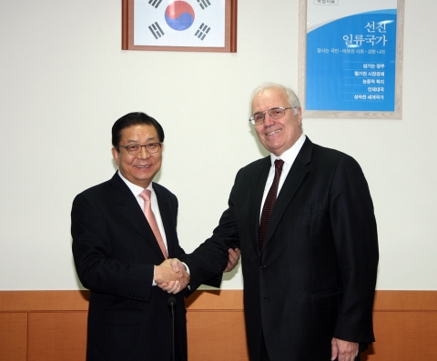 방통위 홍성규 부위원장, 국제방송통신기구(IIC) 총재와 면담