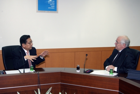 방통위 홍성규 부위원장, 국제방송통신기구(IIC) 총재와 면담
