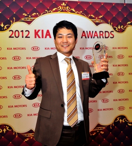 2011년까지 7년 연속 기아차 판매왕 1위를 고수한 망우지점의 정송주 부장