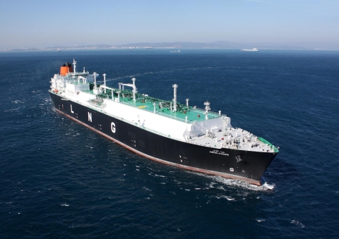 현대중공업이 건조해 2010년 인도된 17만 7천입방미터급 LNG선 ‘압델카더(Abdelkader)’호의 시운전 장면. 그 해 세계 3대 조선․해운 전문지로부터 ‘세계우수선박’에 선정됐다.