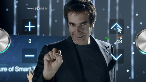 삼성전자가 데이빗 카퍼필드(David Copperfield)가 보여주는 스마트TV의 기적을 담은 2012년 삼성 스마트TV 광고 캠페인을 시작으로 압도적 우위를 위한 본격적인 마케팅 활동에 돌입한다.