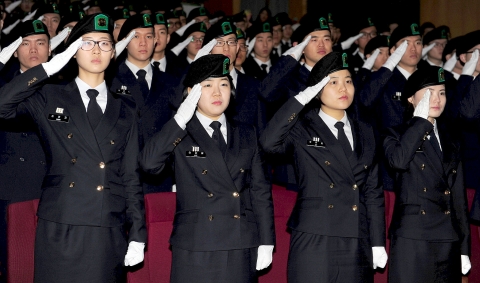 건국대 학군단(113학군단)은 22일 오후 새천년관 대공연장에서 2012년 학군사관후보생(ROTC) 임관 및 승급·입단식을 개최했다.