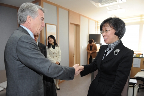 (좌)앙드레 라이샤트 제1부지사, (우)이인선 정무부지사