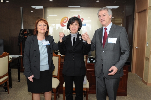 좌부터 마리 렌 피쉐 부지사, 이인선 정무부지사, 앙드레 라이샤트 제1부지사