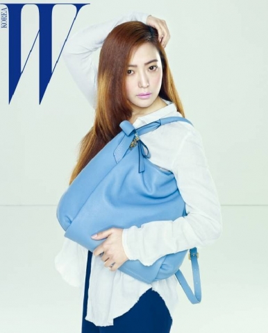 김희선이 W와 니나리치 액세서리와 함께한  화보 촬영