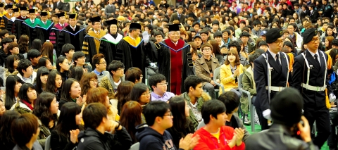 건국대는 지난 29일 오후 GLOCAL(글로컬)캠퍼스 건국체육관과 컨벤션홀에서 신입생·편입생과 학부모 등이 참석한 가운데 2012학년도 신입생 입학식과 학부모대상 학교비전 설명회를 개최했다.