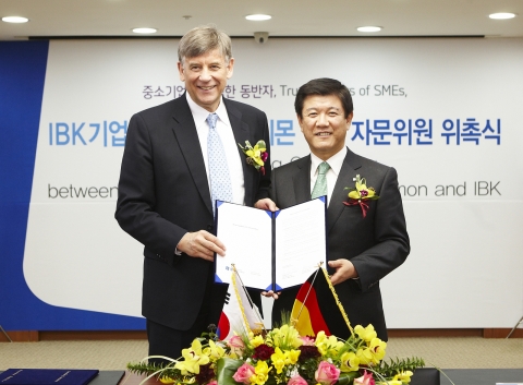 IBK기업은행은 ‘히든챔피언’의 저자인 독일의 저명한 경영학자 헤르만 지몬 박사를 중소기업 육성 전반에 대한 경영자문위원으로 위촉했다고 5일 밝혔다.