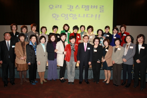 우리은행은 거래 중소기업에 맞춤형 특화서비스를 제공하기 위해 선정한‘우리 베스트 멤버스’중에서 여성CEO 기업 대상인‘우리 퀸스멤버’의 첫 초청행사를 5일 개최했다고 밝혔다.
