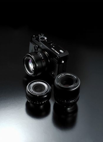 후지필름 일렉트로닉 이미징 코리아는 프리미엄 렌즈 교환형 카메라 X-Pro1을 13일 국내 정식 출시하고, 13일 밤 11시 50분부터 GS 홈쇼핑을 통해 출시 방송을 진행한다고 12일 밝혔다.