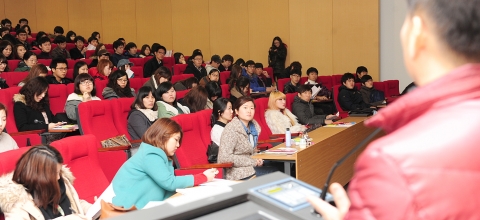 건국대학교(총장 김진규)가 해외 대학과의 교류협력 프로그램을 강화하면서 학생들이 해외 대학에 파견돼 다른 나라 학생들과 함께 공부하고 다양한 경험을 쌓아 글로컬(Glocal) 인재로 커갈 수 있는 기회를 대폭 확대하고 있다.