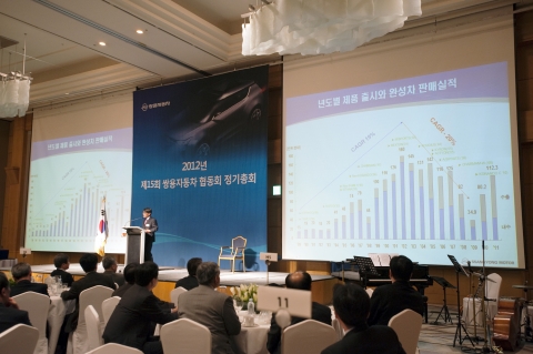 이유일 대표이사가 행사 시작에 앞서 인사말을 건네고 있다.
