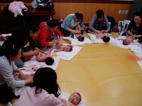 청주시 흥덕보건소, 3월부터 베이비 마사지교실 운영