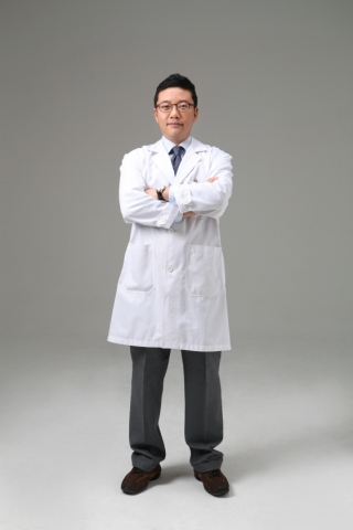 [도움말] 골든뷰 성형외과 송상훈 원장