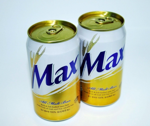 하이트진로가 자사의 100% 보리맥주 브랜드 ‘맥스’(Max) 캔맥주(355ml, 500ml)의 엔드를 새롭게 ‘골드 엔드’(Gold end)로 바꾸어 출시한다고 20일 밝혔다.골드 엔드