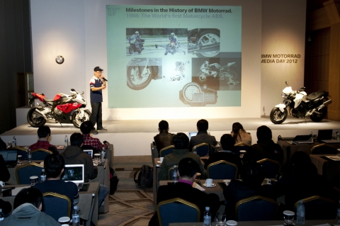 BMW 모토라드 모델 소개 장면