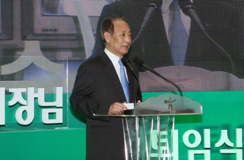 23일 열린 하나금융그룹 김승유 회장의 퇴임식에서 인사말을 하고 있는 김승유 회장의 모습