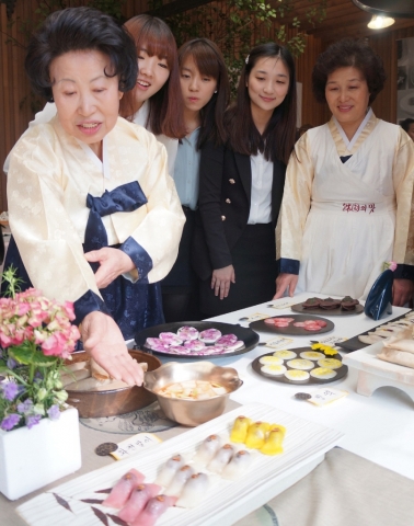 현대백화점 압구정본점, &#039;한국의 떡 전시회&#039; 열어