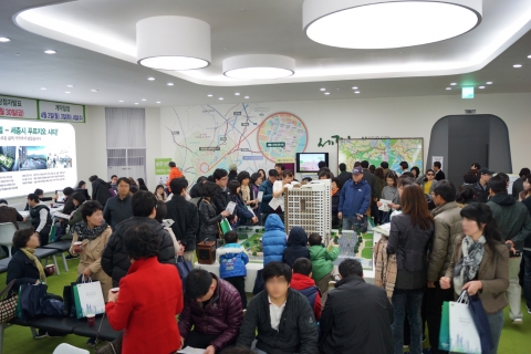 대우건설의 “세종시 푸르지오 시티” 분양사업장에 3월23일(금)부터 25일(일)까지 궂은 날씨 속에서도 3만 2천여명이 방문했다.