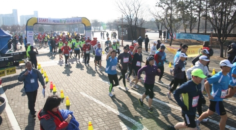 제 2회 환경마라톤대회가 지난 3월 24일 서울 상암동 월드컵공원 평화의 광장에서 성황리에 마쳤다.