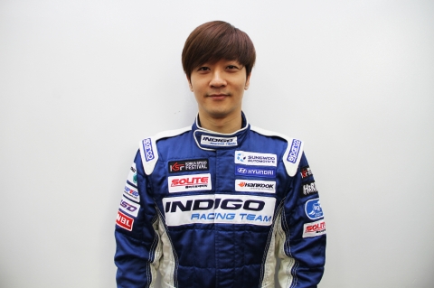 인디고레이싱팀 연습용 슈트를 입은 알렉스2