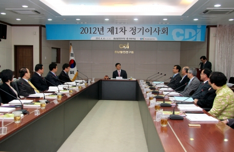 충남발전연구원(이사장 안희정, 원장 박진도)은 4일 연구원 대회의실에서 ‘2012년도 제1차 정기이사회’를 개최했다.