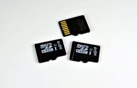 삼성전자가 고성능 모바일 기기에서 최고의 성능을 구현하는 초고속 UHS-I*microSD 메모리 카드를 본격 양산하기 시작했다.