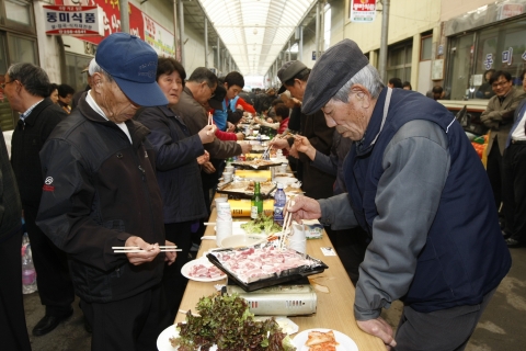 청주시, ‘서문시장 생삼겹살 할인 축제’ 열려