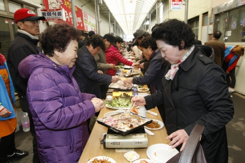 청주시, ‘서문시장 생삼겹살 할인 축제’ 열려