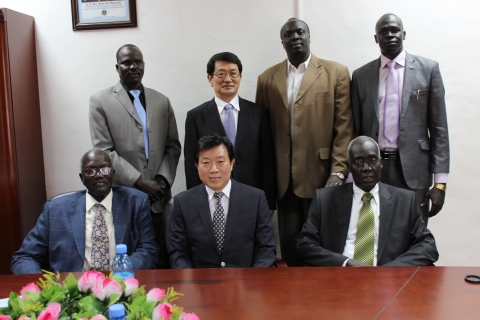 남수단 석유 광물부 위원회원와 호노안톤 임원진들, 석유 광물부 차관실