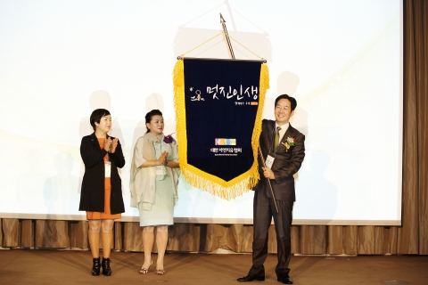 자연치유 문화생태 모임인 멋진인생 클럽(총회장 원옥미)은 지난 4일 서울 리츠칼튼호텔에서 창립식을 가졌다.
