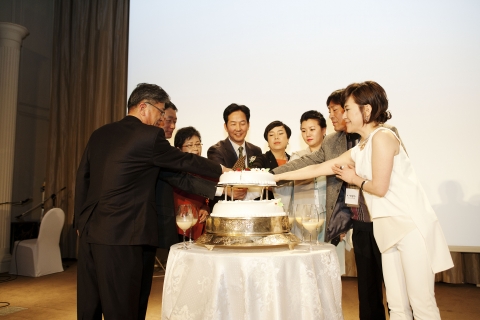 자연치유 문화생태 모임인 멋진인생 클럽(총회장 원옥미)은 지난 4일 서울 리츠칼튼호텔에서 창립식을 가졌다.