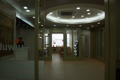 고품격 인테리어로 차별화한 부평 에듀윌 독서실 입구 전경