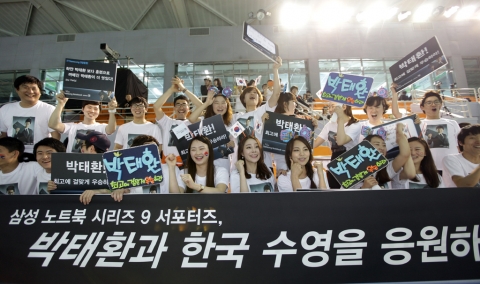 삼성전자는 지난 19일 울산에서 열린 올림픽 국가대표 선발전을 겸한 동아수영대회에 응원단 ‘시리즈9 서포터즈’를 파견, 대한민국 수영선수들의 런던올림픽 선전을 기원했다.