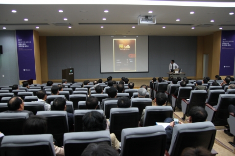 세무회계 전문가 컨퍼런스인 ‘2012 Real Partnership Conference’가 더존IT그룹 강촌캠퍼스에서 열린 가운데 이 자리에서 기업전용 SNS인 세톡 서비스가 최초 공개돼 참석자들의 큰 관심을 받았다.