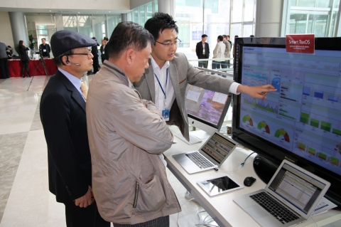 세무회계 전문가 컨퍼런스인 ‘2012 Real Partnership Conference’가 업계 비즈니스 최신동향을 살펴보고 솔루션을 소개하는 자리로 마련돼, 세무회계 전용 클라우드 서비스인 Smart TaxOS에 참석자들의 이목이 집중됐다.